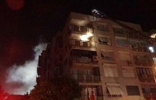 5 katlı binada çatı yangını çıktı, Gürsel...