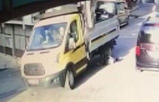 5 yaşındaki çocuk kamyonetin altında kaldı: Korkunç...