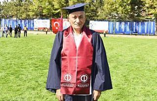 73 yaşındaki AÖF öğrencisinin mezuniyet sevinci