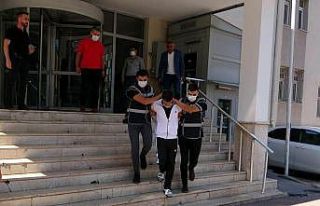8 Farklı dosyadan aranan şahıs kanepede saklanırken...
