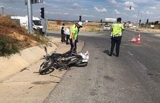 Acımasız sürücü çarptığı motosiklet sürücüsünü...