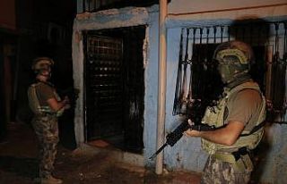 Adana’da şafak vakti narkotik operasyonu