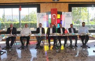 Adıyaman’da AK Partili heyeti basınla bir araya...