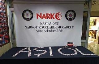 Afet bölgesine gönderilen köpek maması içinden...