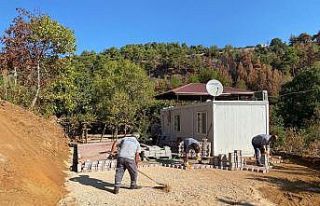Afetzedelerin yaşadığı prefabrik evler kışa...
