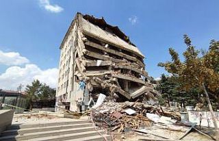 Afyonkarahisar’da kontrolsüz yıkım korku dolu...