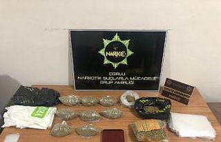 Ağaçlık alanda saklanan uyuşturucular dedektör...