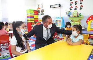 Ağrı Milli Eğitim Müdürü Kökrek, okulun ilk...