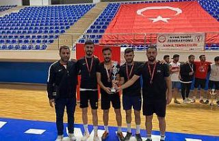 Ağrılı sporcular, ayak tenisinde bölge ikincisi...