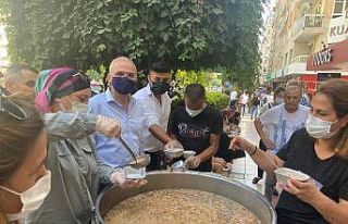 AK Parti Efeler Teşkilatı aşure kaynattı