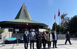 AK Parti, Merhum Başbakan Adnan Menderes’i kabri...