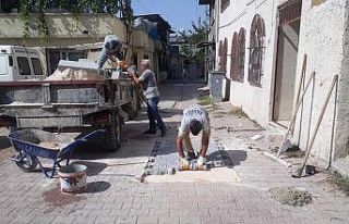 Akdeniz’de yol ve kaldırım çalışmaları aralıksız...