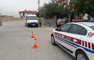 Aksaray jandarmadan öğrenci servislerine sıkı...