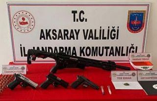 Aksaray’da uyuşturucu ve silah ticareti yapan 3...