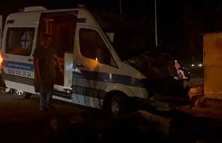 Alanya’da ambulansla hafif ticari araç çarpıştı:...