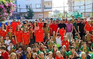 Alanyaspor, Rus Okulunda öğrencilerle bir araya...