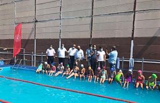 Alaplı’da Yaz Spor Okulları Yüzme Kursuna katılan...