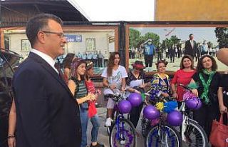 Alaşehir caddeleri parfüm ve deodorant koktu