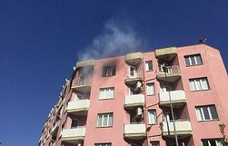 Alaşehir’de 5 katlı binada çıkan yangın korkuttu