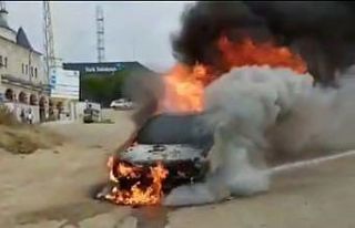 Alev alev yanan araç demir yığınına döndü