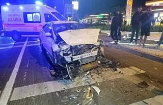 Alkollü sürücü kırmızı ışıkta bekleyen tıra...