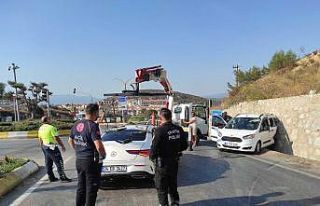 Alkollü sürücü kırmızı ışıkta duran otomobile...