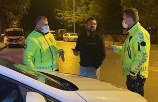 Alkollü sürücünün Alkolmetreyi pos cihazı zannedip...