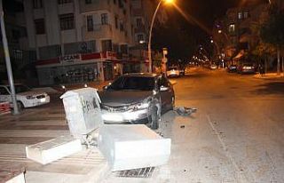 Alkollü sürücünün karıştığı kazada araçlardan...