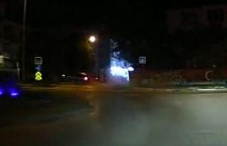 Alkollü sürücünün kaza ânı araç kamerasına...