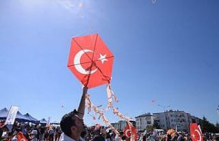 Altıeylül’de uçurtma şenliğine binlerce vatandaş...
