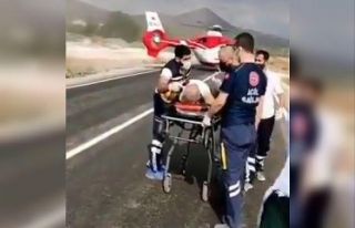 Ambulans helikopter kara yoluna indi