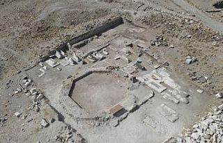 Ani Örenyerinde Selçuklu Mezarlığı ortaya çıkarıldı