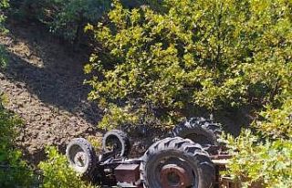 Ankara’da kontrolden çıkan traktör devrildi:...