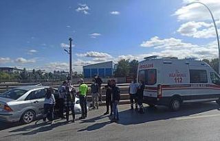 Ankara’da refüje çarpan otomobil hurdaya döndü:...