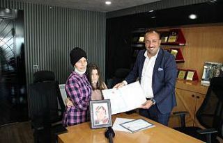 Annesini koronavirüsten kaybeden iş adamı aşı...