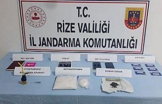 Arabasının stepnesinden uyuşturucu çıktı