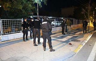 Araç içerisinden ateş açıp arkadaşını vurdu