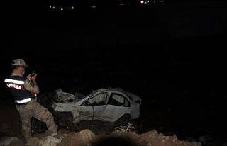 Araç köprüden aşağı düştü: 2 ölü, 1 yaralı