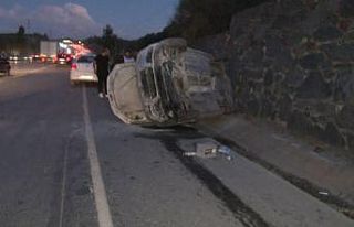 Arnavutköy-Sultangazi yolunda bir araç yan yattı