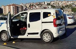 Arnavutköy’de trafikteki bir araca kurşun yağdırdılar