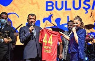 Arslantepe buluşmaları, Merve Özbey konseriyle...