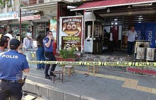 Asansörde tartıştığı komşunu sokakta silahla...