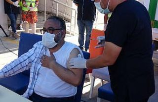 Aşı olmayan sosyal etkinliklere PCR testiyle katılabilecek