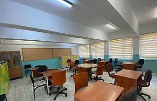 Atık kitaplarla üç sınıfı yenilediler