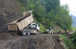 Ayancık’ta 39 kilometre yolu ulaşıma açtılar