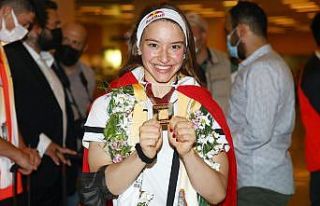 Ayşe Begüm Onbaşı Avrupa Şampiyonası’nda podyuma...