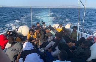 Ayvalık’ta 35 göçmen kurtarıldı