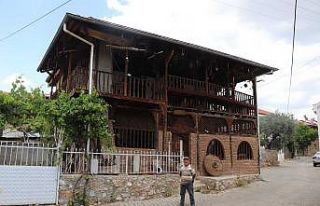 Baba ocağına dönen gurbetçi, ata yadigarıyla...