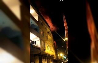 Bağcılar’da bitişik iki metruk binanın çatısı...