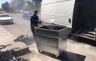 Bağlar’da çöp konteynerleri dezenfekte edilerek...